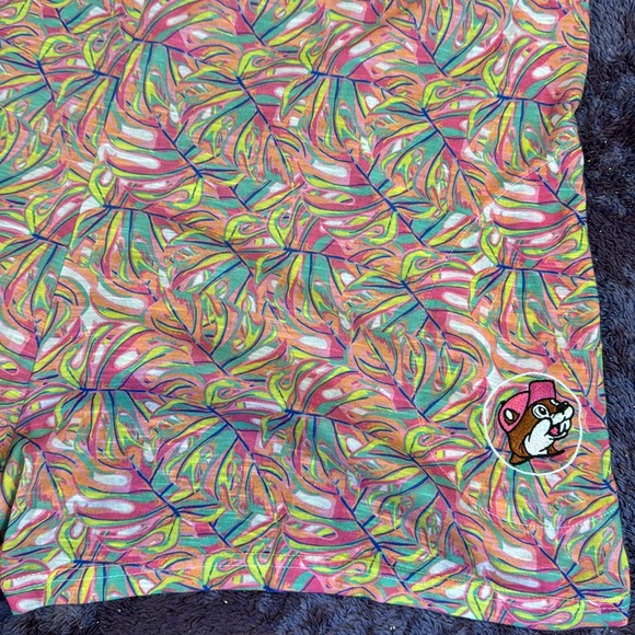 5/$25 Woman’s Large Buc-ee’s  Patterned Romper - Picture 2 of 5